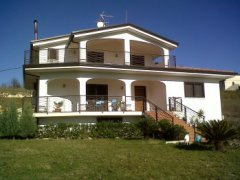 For sale Villa on 3 levels with garden, Castel Campagnano (CE) - 1